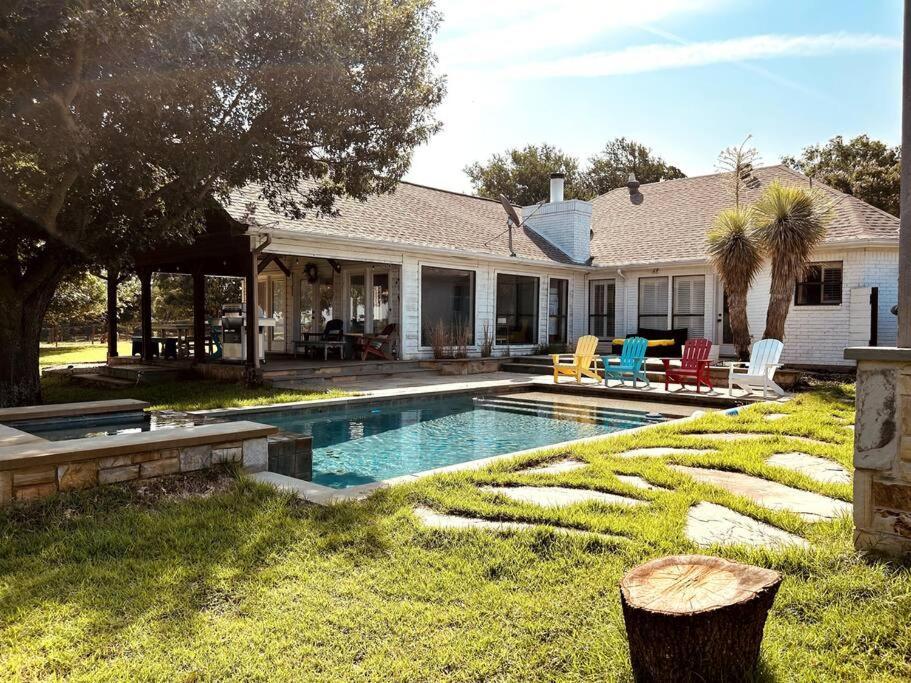 Beautiful Farmhouse W/ Pool On 6 Acres Ranch Aubrey Esterno foto